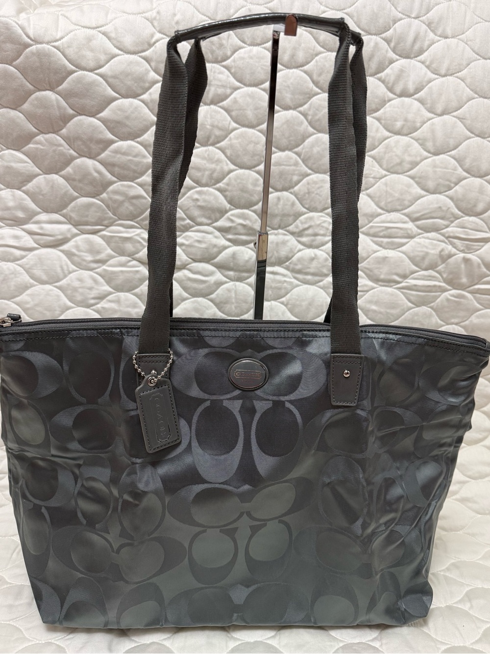 Coach Getaway Silver/Gray Signature Nylon Packable Weekender with Matching Pouch - Picture 10 of 13